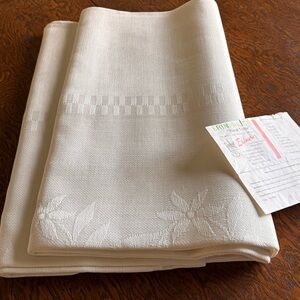 NEW Erinore Linen Blend Table Cloth